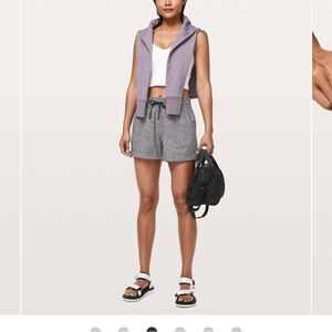 Lululemon Spring Break Away Short II in a heathered grey color a small